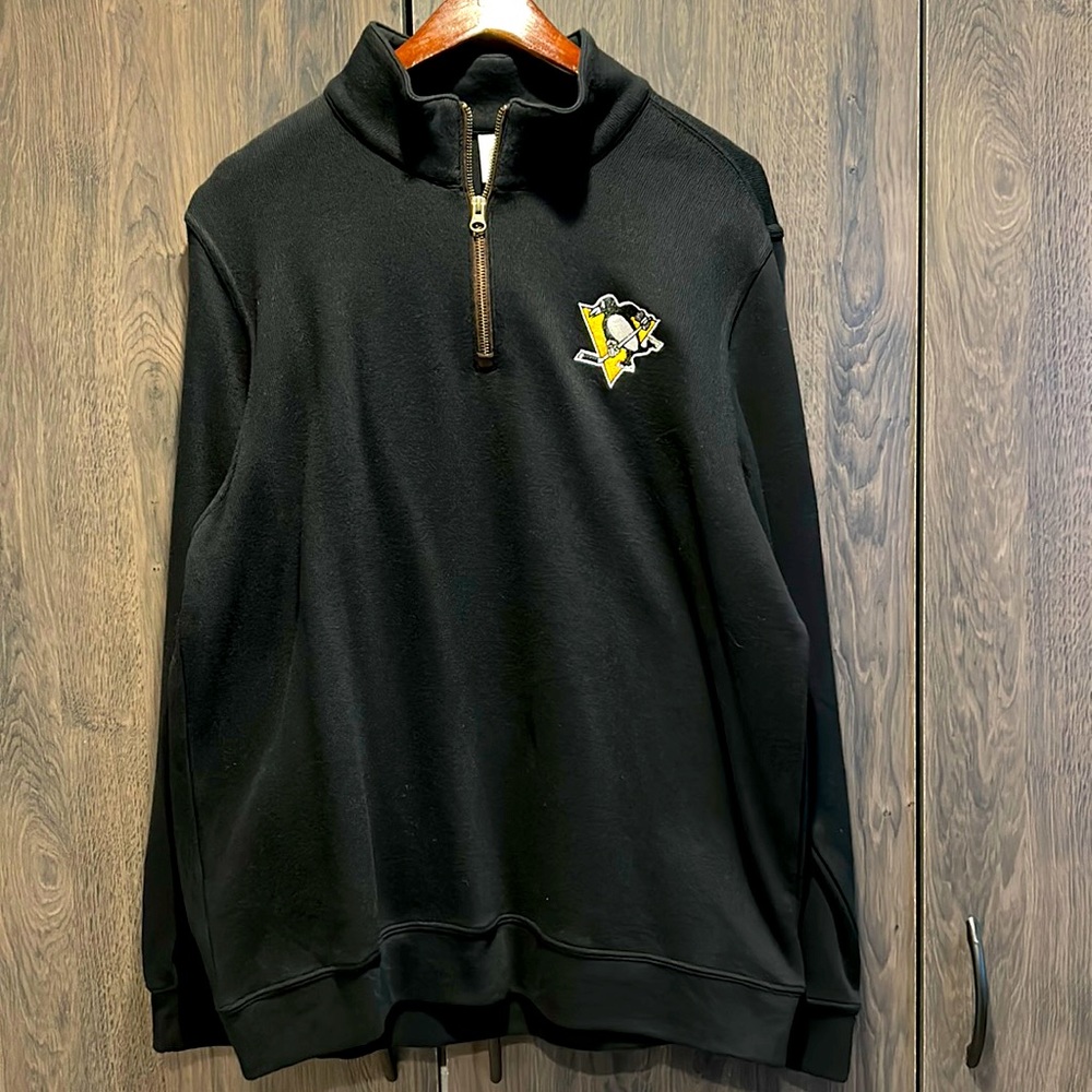Men’s NHL Pittsburgh Penguins Quarter Zip Sweater in Black
